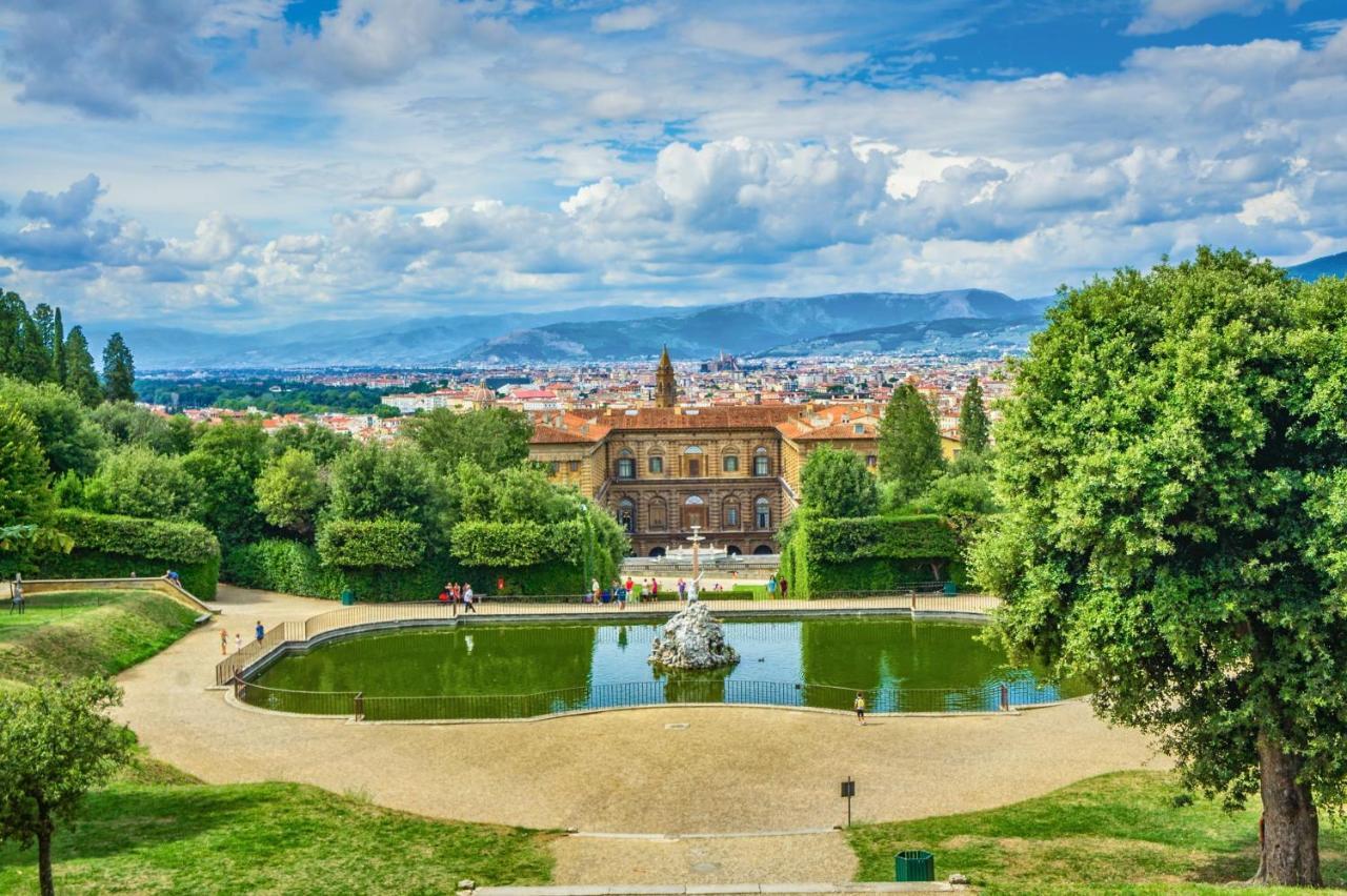 Historic Center Palace - Huge 4 Bedrooms Santa Croce Apartment - By Likehomeฟลอเรนซ์ ภายนอก รูปภาพ