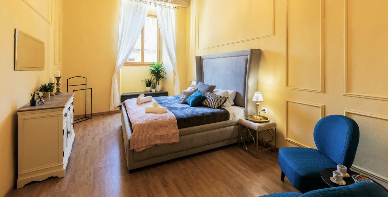 Historic Center Palace - Huge 4 Bedrooms Santa Croce Apartment - By Likehomeฟลอเรนซ์ ภายนอก รูปภาพ
