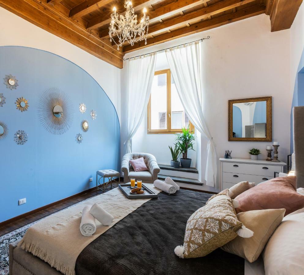 Historic Center Palace - Huge 4 Bedrooms Santa Croce Apartment - By Likehomeฟลอเรนซ์ ภายนอก รูปภาพ