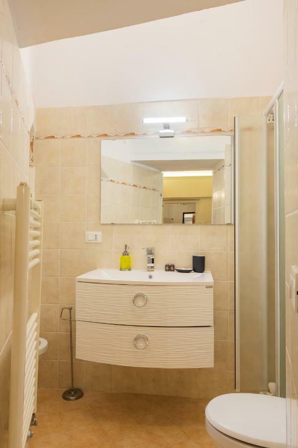 Historic Center Palace - Huge 4 Bedrooms Santa Croce Apartment - By Likehomeฟลอเรนซ์ ภายนอก รูปภาพ
