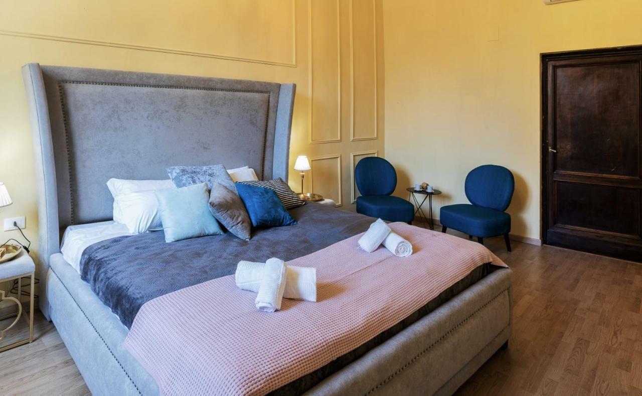 Historic Center Palace - Huge 4 Bedrooms Santa Croce Apartment - By Likehomeฟลอเรนซ์ ภายนอก รูปภาพ