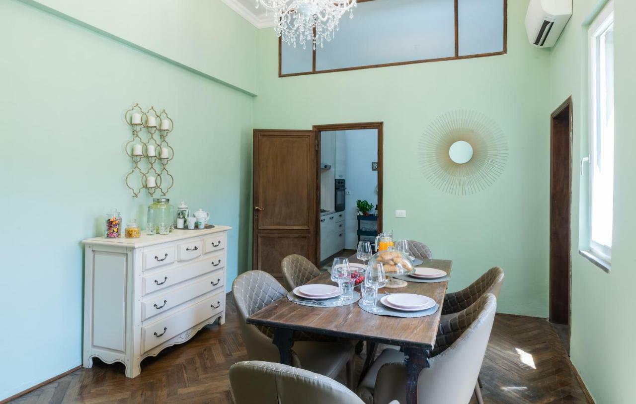 Historic Center Palace - Huge 4 Bedrooms Santa Croce Apartment - By Likehomeฟลอเรนซ์ ภายนอก รูปภาพ