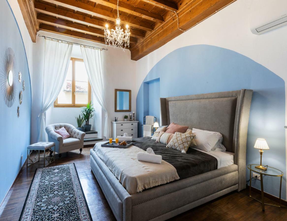 Historic Center Palace - Huge 4 Bedrooms Santa Croce Apartment - By Likehomeฟลอเรนซ์ ภายนอก รูปภาพ