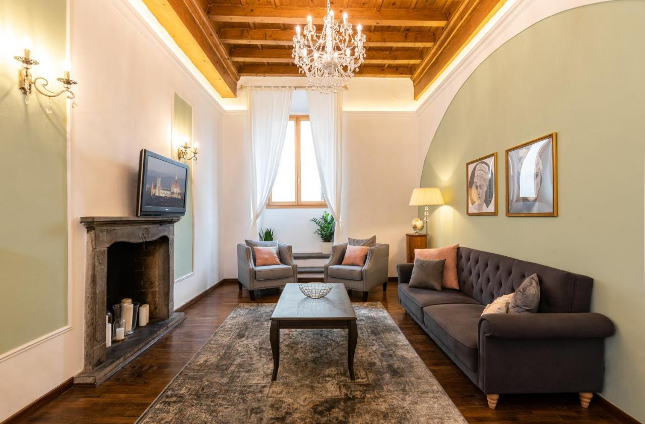 Historic Center Palace - Huge 4 Bedrooms Santa Croce Apartment - By Likehomeฟลอเรนซ์ ภายนอก รูปภาพ