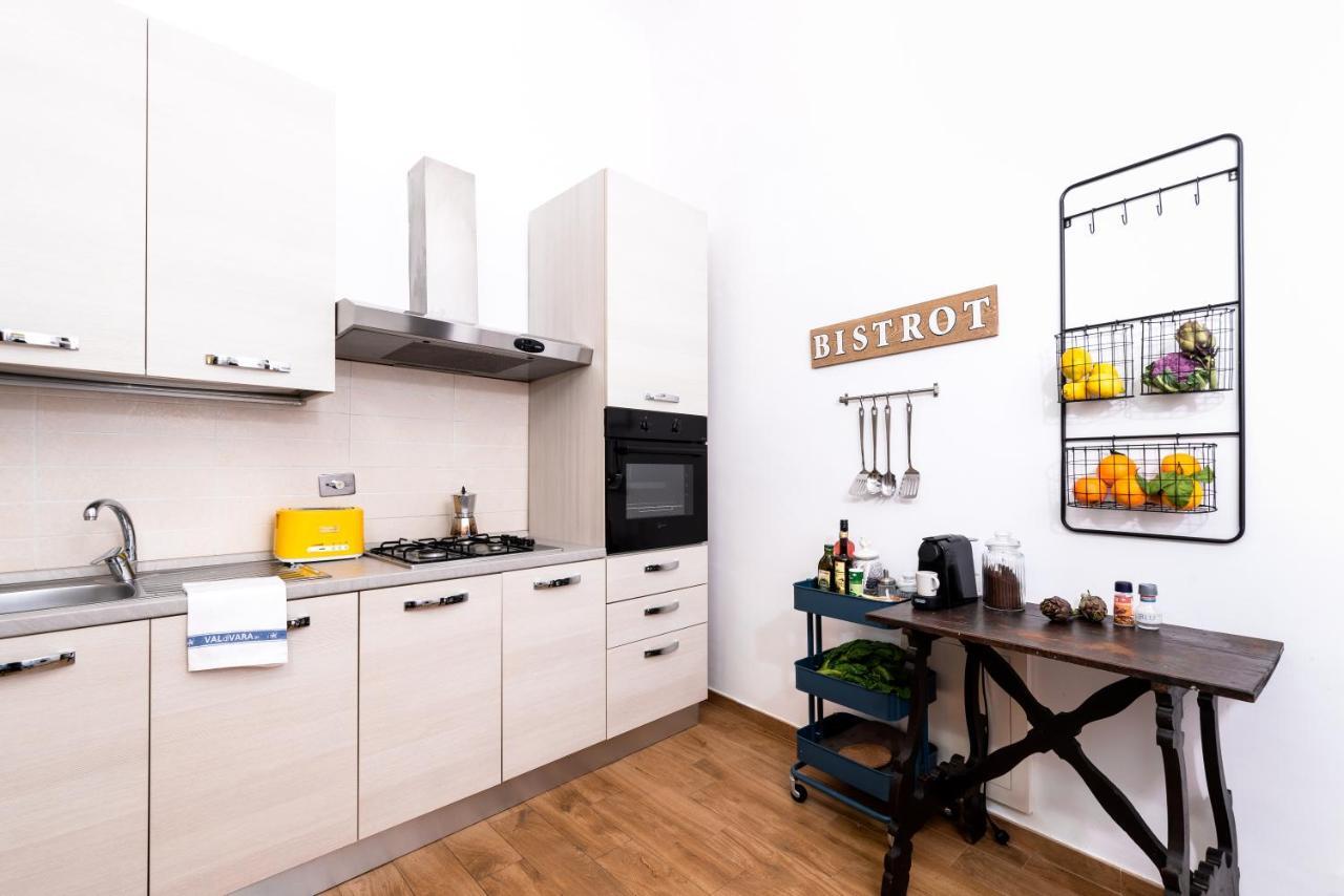 Historic Center Palace - Huge 4 Bedrooms Santa Croce Apartment - By Likehomeฟลอเรนซ์ ภายนอก รูปภาพ