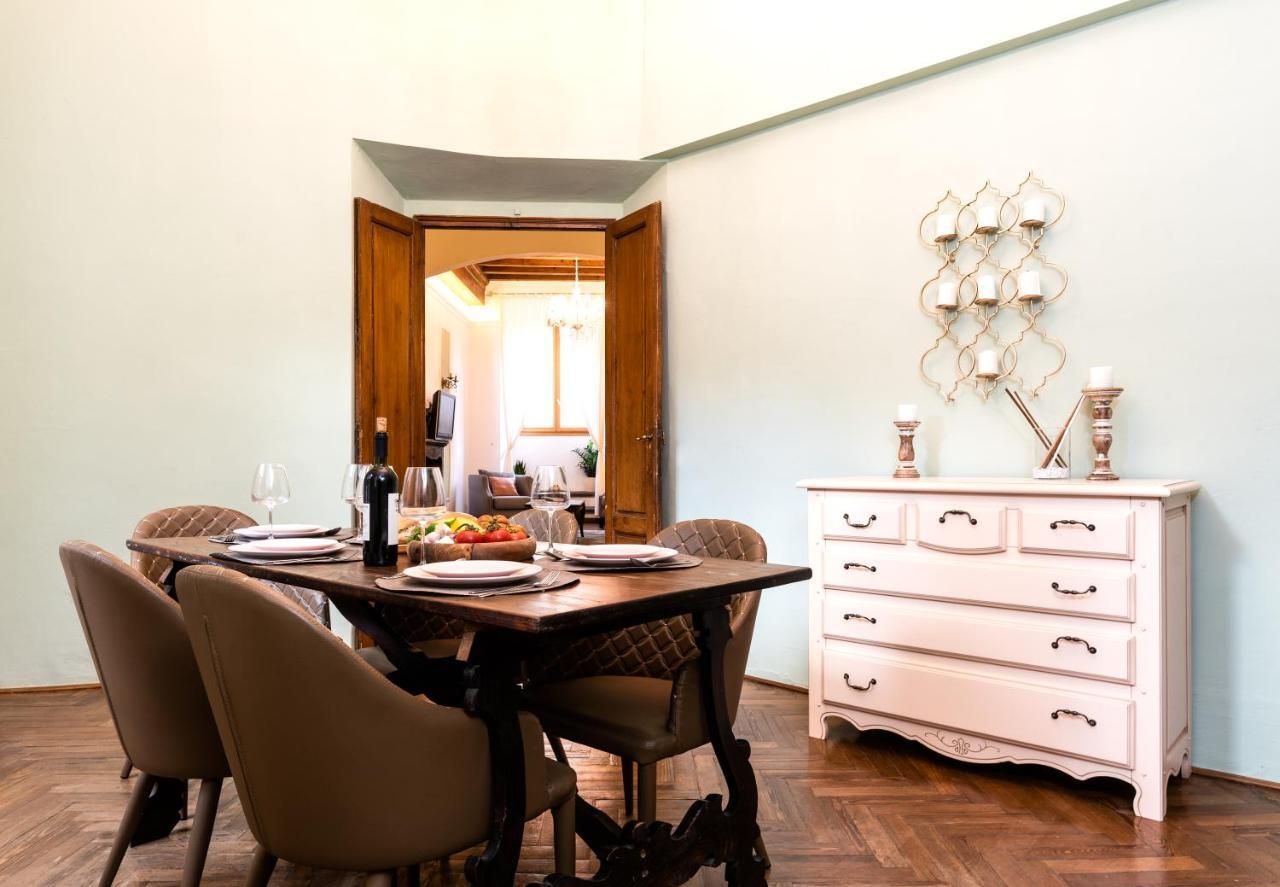 Historic Center Palace - Huge 4 Bedrooms Santa Croce Apartment - By Likehomeฟลอเรนซ์ ภายนอก รูปภาพ
